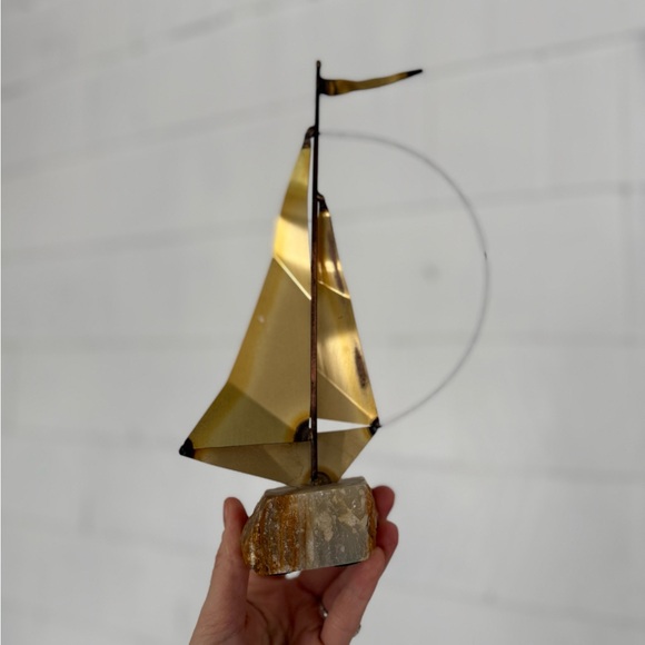 Signed MCM brass Gold Sailboat Sculpture on stone rock - Picture 4 of 7